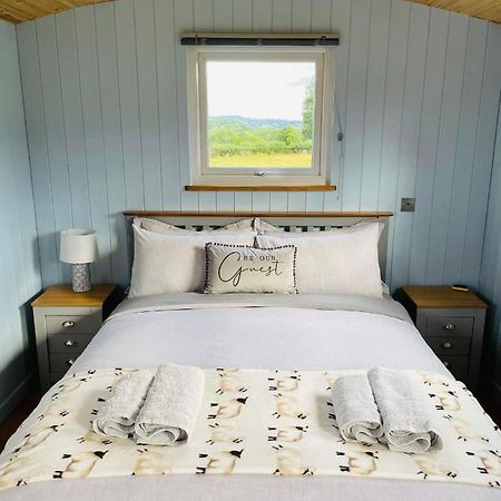 Bespoke Luxury Huts With Hot Tubs. Located In The Black Mountains. Llanveynoe 外观 照片