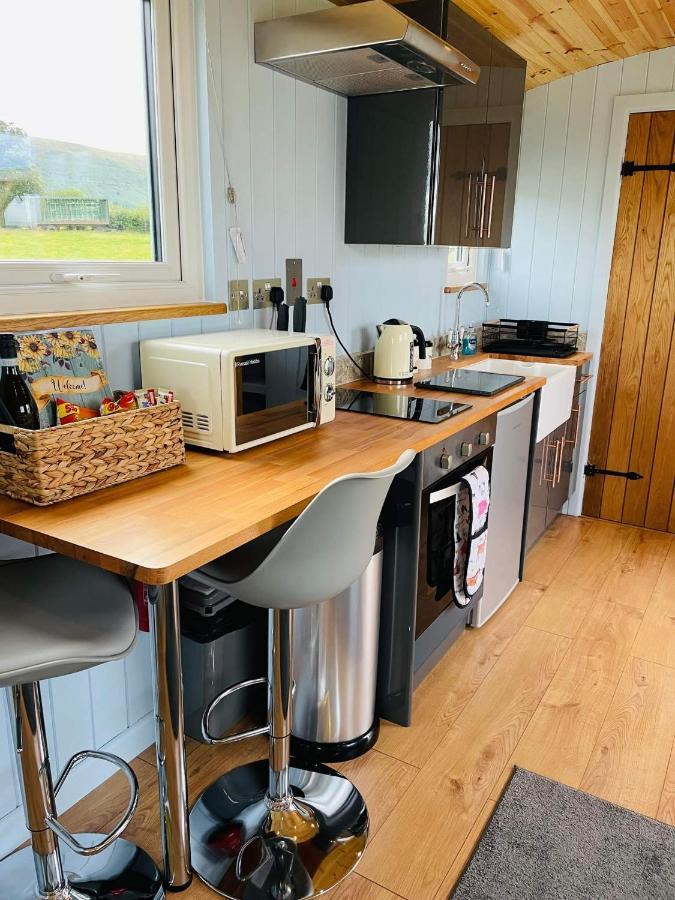 Bespoke Luxury Huts With Hot Tubs. Located In The Black Mountains. Llanveynoe 外观 照片