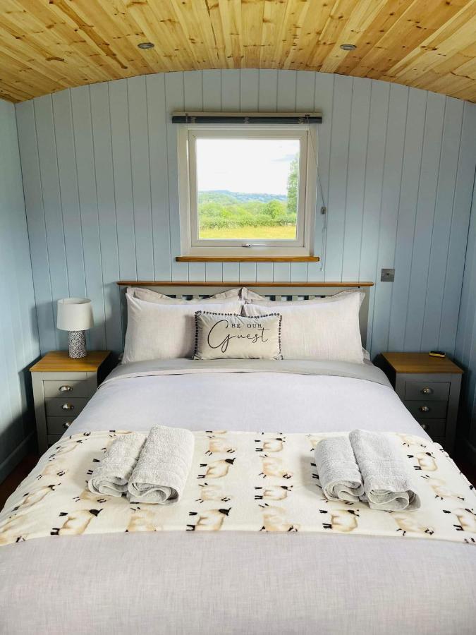 Bespoke Luxury Huts With Hot Tubs. Located In The Black Mountains. Llanveynoe 外观 照片