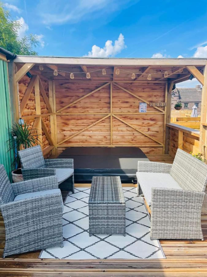 Bespoke Luxury Huts With Hot Tubs. Located In The Black Mountains. Llanveynoe 外观 照片