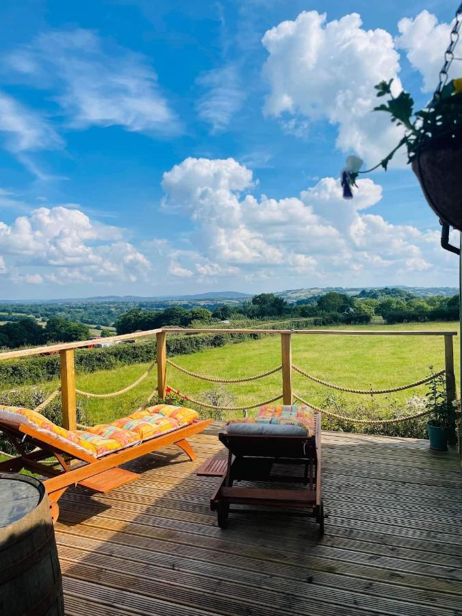 Bespoke Luxury Huts With Hot Tubs. Located In The Black Mountains. Llanveynoe 外观 照片