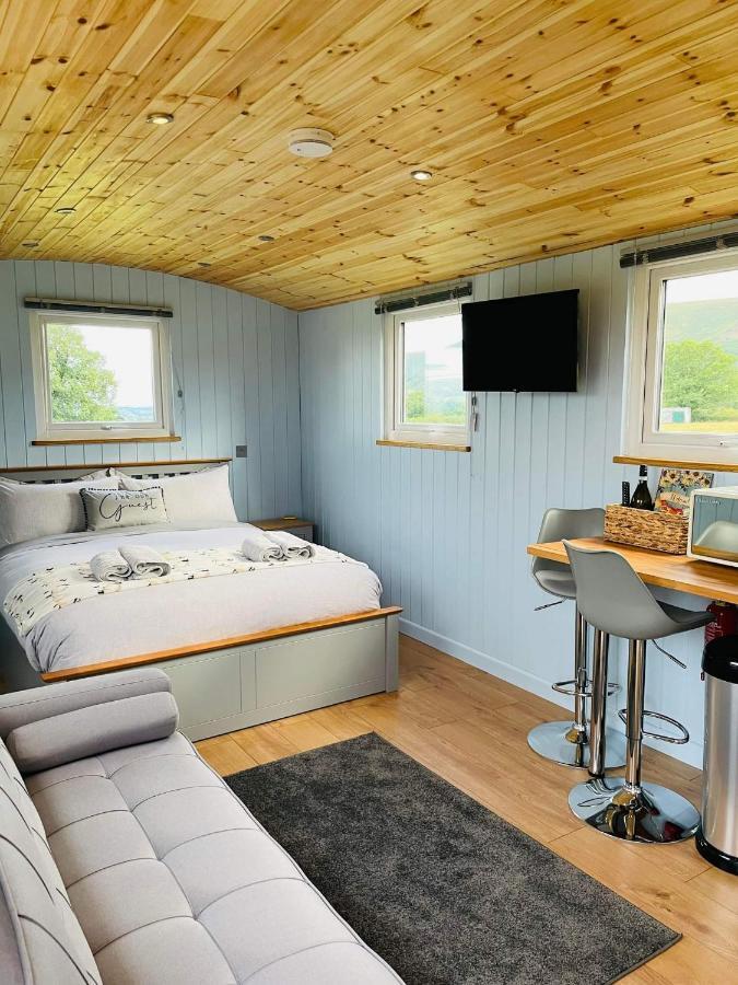 Bespoke Luxury Huts With Hot Tubs. Located In The Black Mountains. Llanveynoe 外观 照片